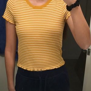 Juniors ruffle heart & hips shirt 💛🤍